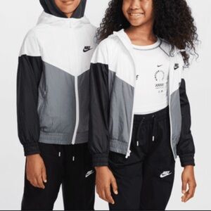 Nike Sportswear Windrunner Older Kids' Hooded Repel Jacket size 7 EUC